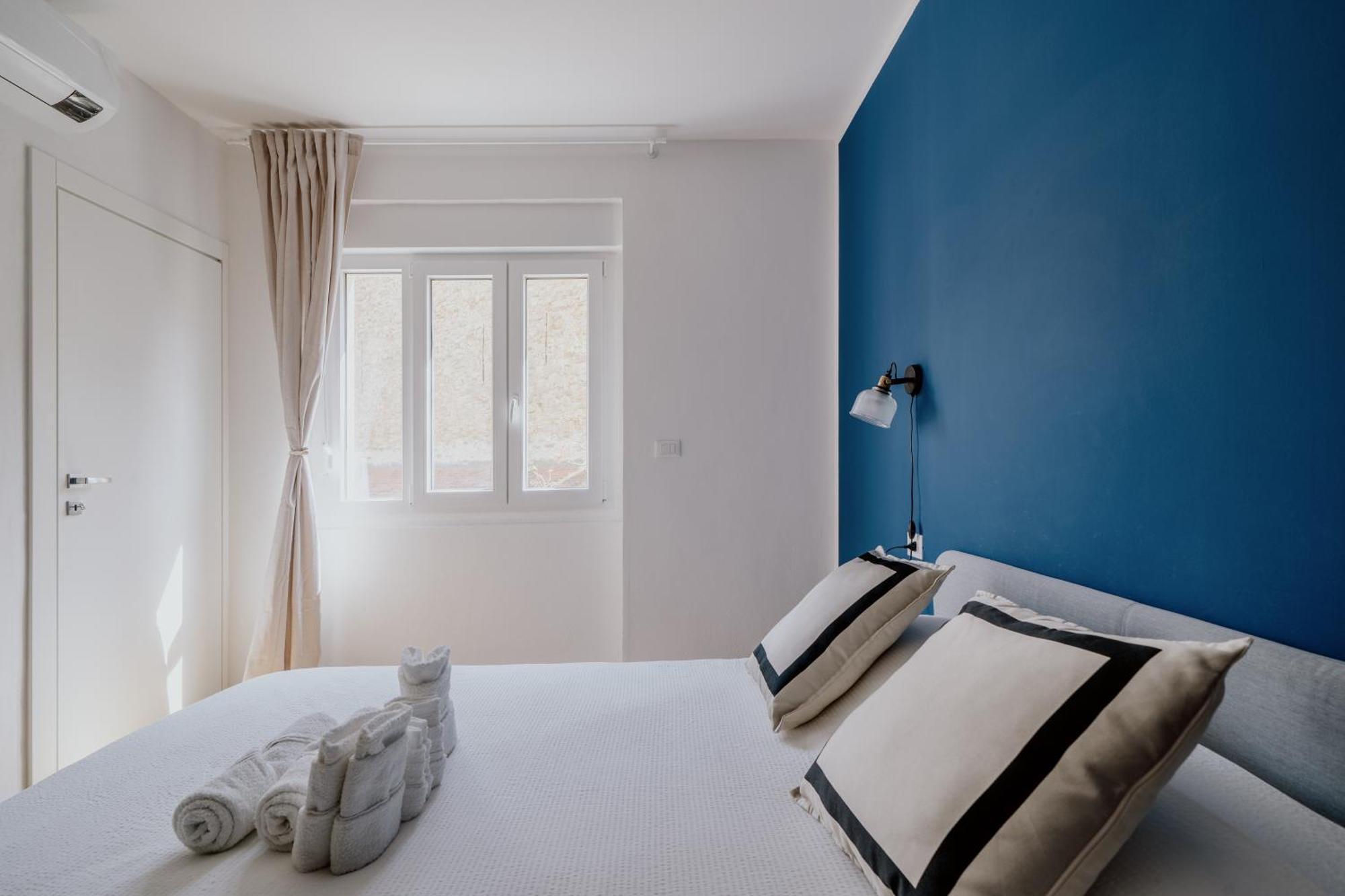 Elegante Appartamento In Marina Trieste Exterior photo
